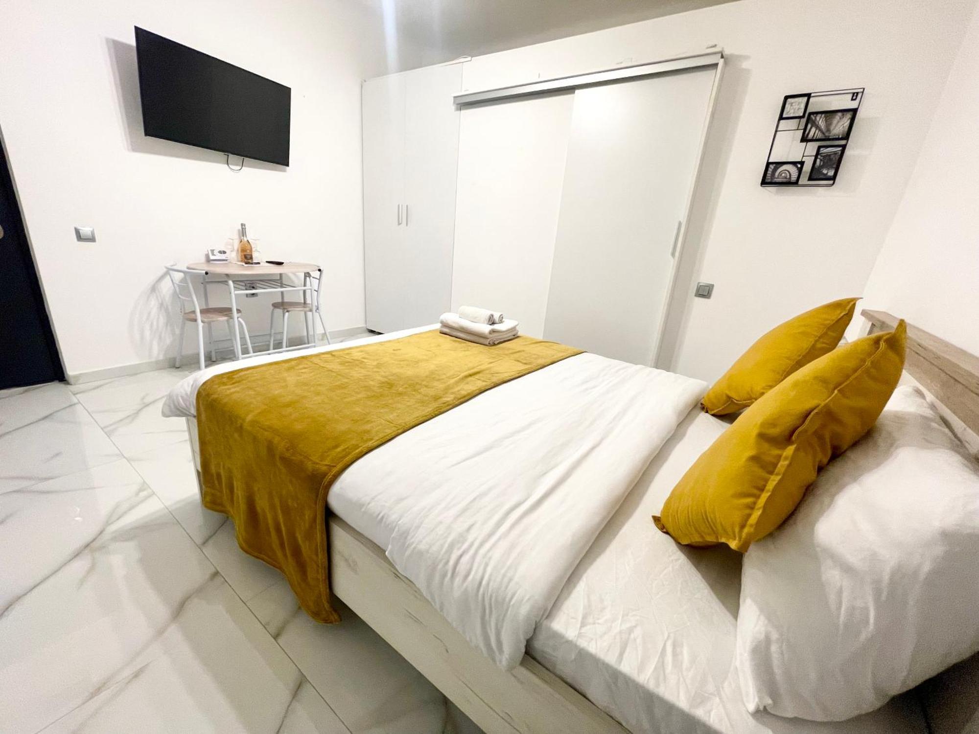 White 2 Apartment Bucharest Exterior photo